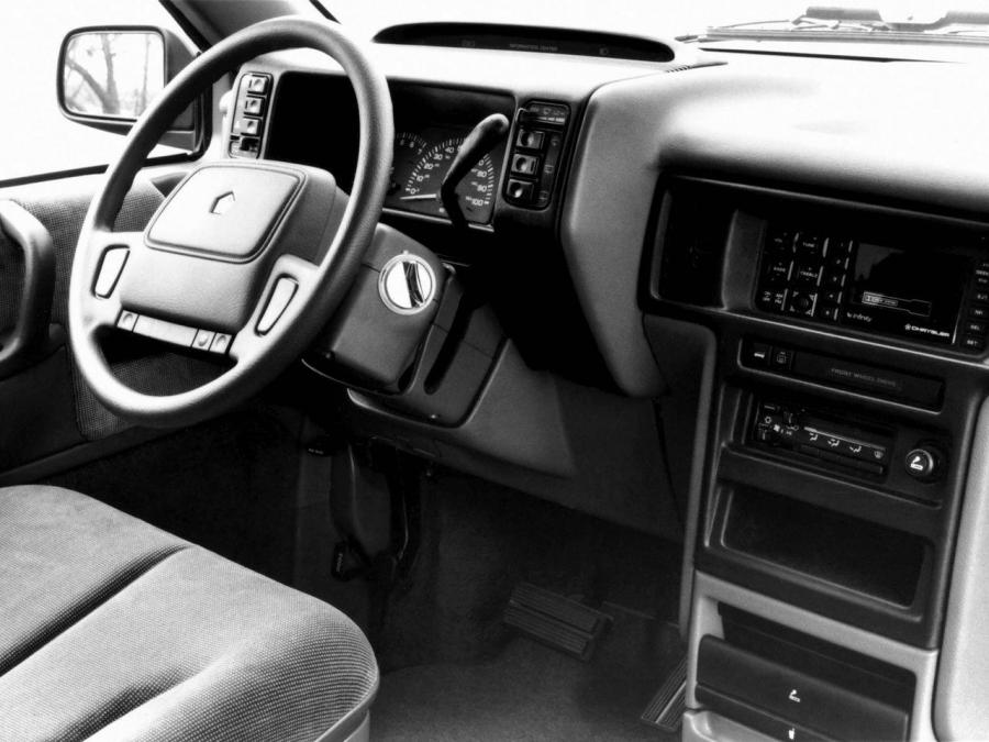Интерьер Chrysler Voyager 1991 года  (фото 4 из 4)